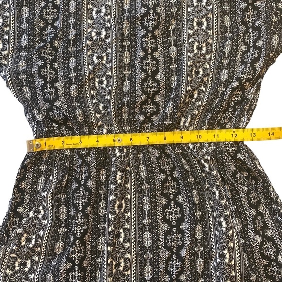 Pink Republic Skater Dress Sz Small Black White Geometric Bar‎ Back Rayon Casual - Picture 12 of 13